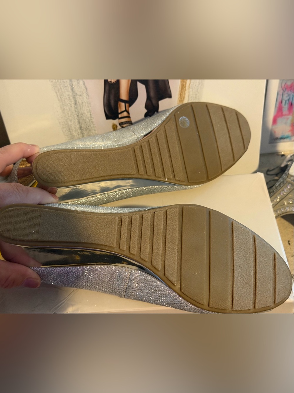 NWT Bandolino Women’s Silver Sparkle Peep-Toe Wedges - Picture 4 of 6